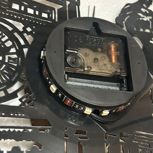 Batman Vinyl Light Up Wall Clock - Picture 4 of 6